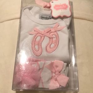 Mudpie 0-6 mo short sleeve ballet crawler & socks